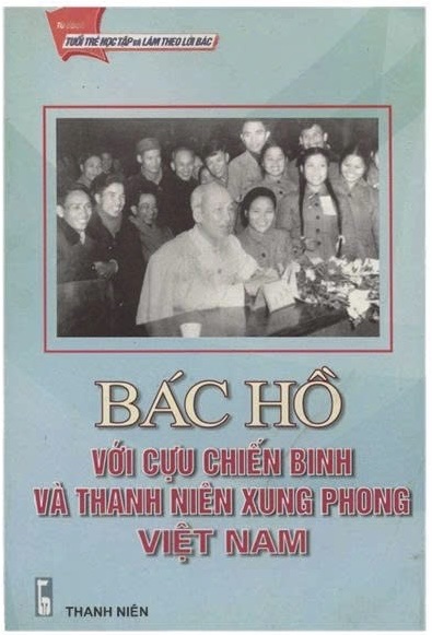 Bác Hồ với cựu chiến binh và thanh niên xung phong Việt Nam